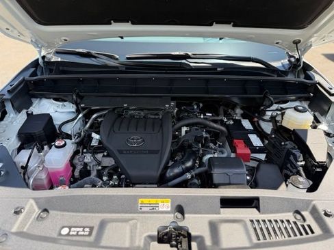 Used 2025 Toyota Highlander XLE AWD/4WD image 13