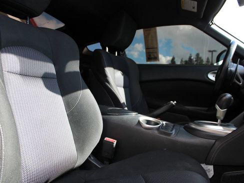 Used 2014 Nissan 370Z Coupe image 21