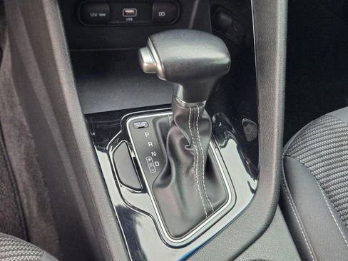 Used 2020 Kia Niro LXS image 17