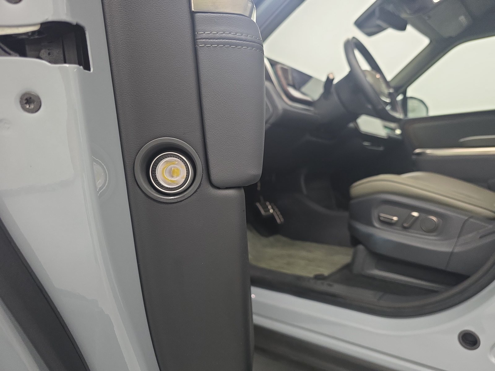 Used 2022 Rivian R1T Adventure AWD/4WD image 30
