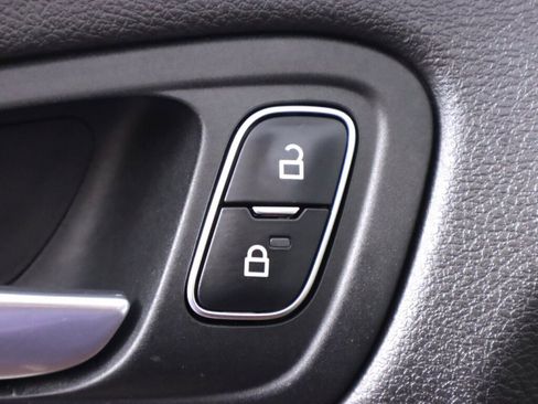 Used 2018 Ford Focus SE FWD image 24