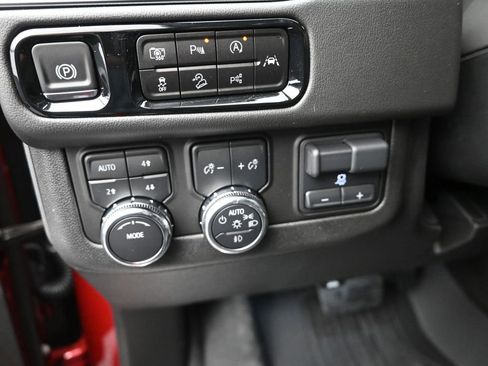 New 2025 GMC Yukon XL Elevation image 17