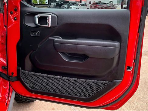 Used 2025 Jeep Wrangler Willys image 22