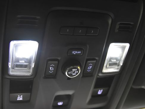 Used 2021 GMC Yukon SLT w/ SLT Luxury Plus Package RWD image 33