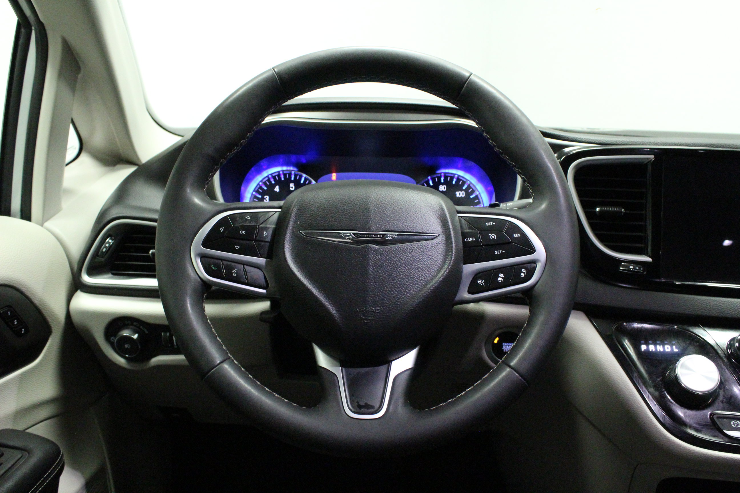 Used 2024 Chrysler Pacifica Touring-L FWD image 22