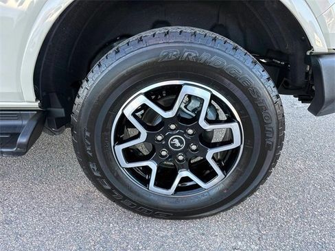 Used 2025 Ford Bronco Outer Banks image 30