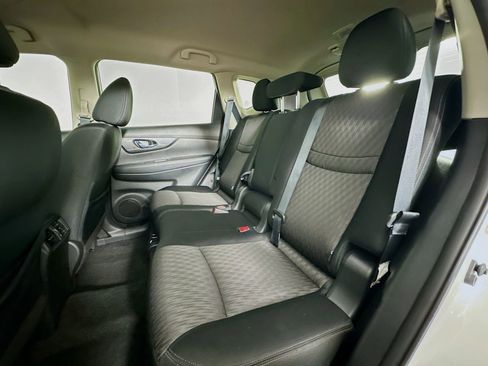 Used 2018 Nissan Rogue S image 23