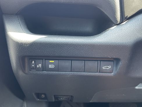 Used 2020 Toyota RAV4 XLE image 23