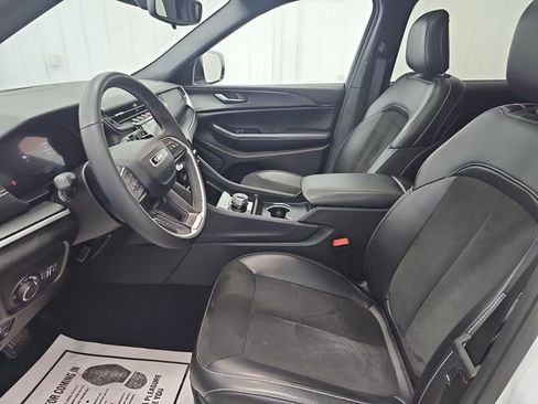 Used 2023 Jeep Grand Cherokee L Altitude image 40