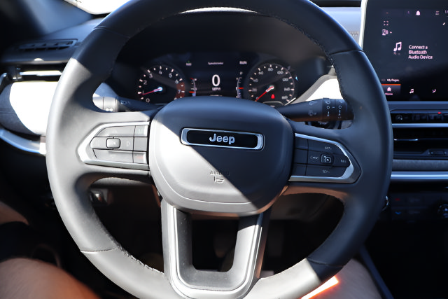 Used 2024 Jeep Compass Latitude AWD/4WD image 11