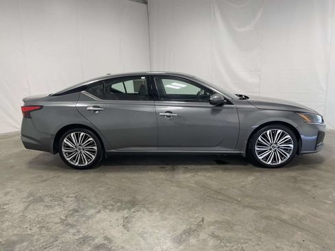 Used 2025 Nissan Altima 2.5 SL FWD image 2