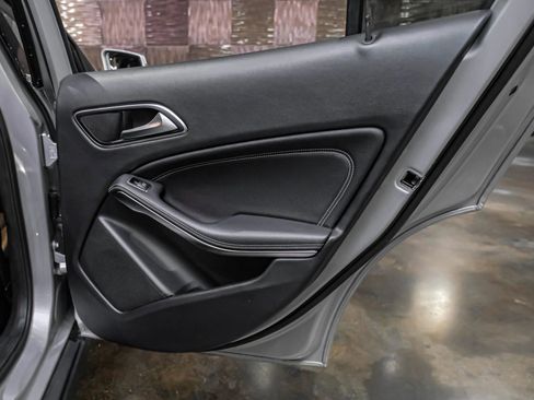 Used 2018 Mercedes-Benz GLA 250 4MATIC image 45