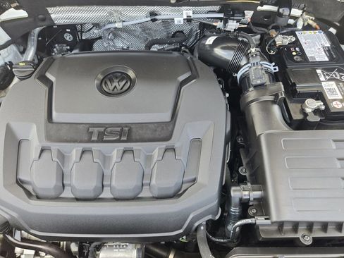 Used 2024 Volkswagen Tiguan SE R-Line FWD image 31