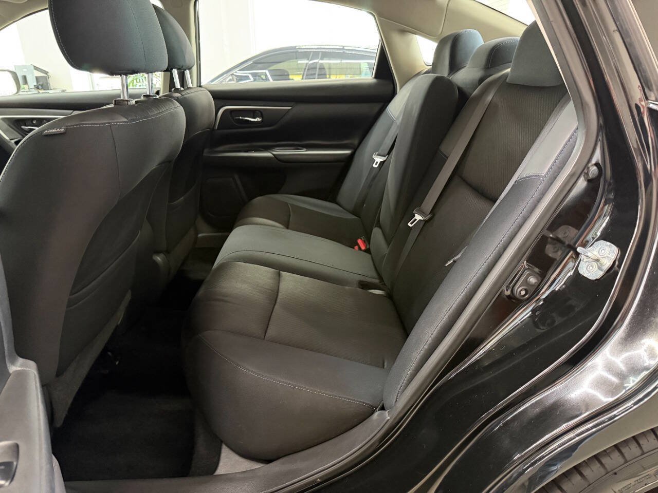 Used 2017 Nissan Altima 2.5 SR w/ Midnight Edition Package FWD image 13