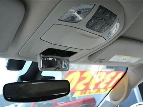Used 2021 Chrysler Pacifica Touring-L FWD image 19