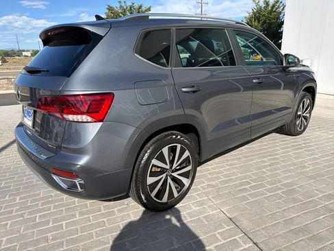 Certified 2023 Volkswagen Taos SE w/ Panoramic Sunroof Package AWD/4WD image 7