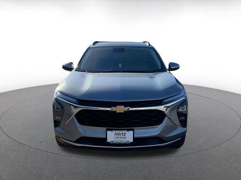 Used 2025 Chevrolet Trax LT image 4