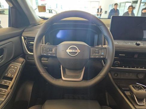 Certified 2025 Nissan Rogue SL AWD/4WD image 17