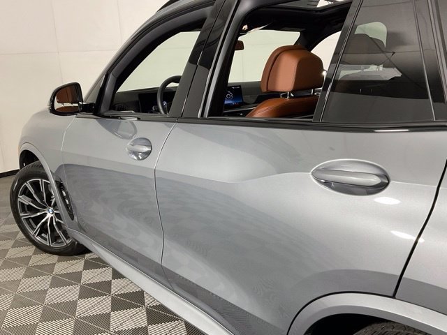 Certified 2026 BMW X5 xDrive40i w/ M Sport Package AWD/4WD image 35