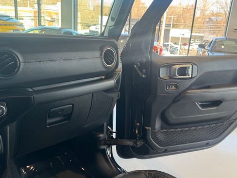 Used 2023 Jeep Gladiator Overland image 30