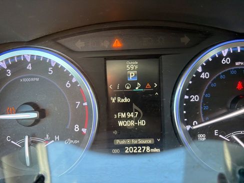 Used 2015 Toyota Highlander XLE image 2