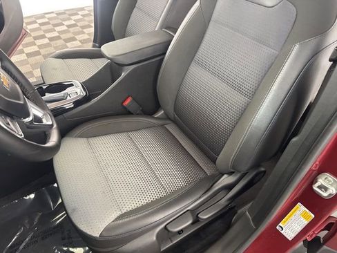 Used 2025 Chevrolet Trax LT w/ LT Convenience Package image 23