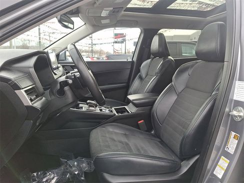 Used 2024 Mitsubishi Outlander SE image 15