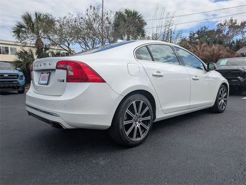 Used 2017 Volvo S60 T5 Inscription Platinum image 4