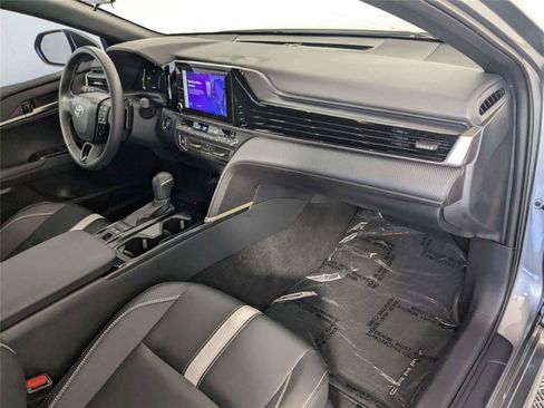 Used 2025 Toyota Camry SE FWD image 30
