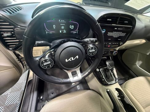 Used 2023 Kia Soul EX FWD image 9