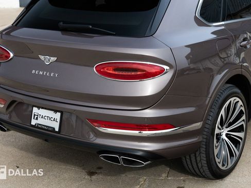 Used 2024 Bentley Bentayga Azure image 16