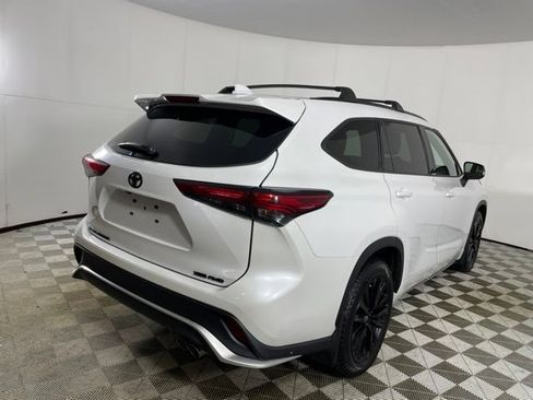 Used 2023 Toyota Highlander XSE AWD/4WD image 7