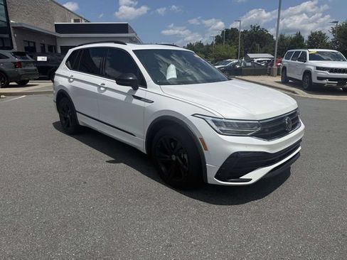 Used 2023 Volkswagen Tiguan SE R-Line FWD image 3