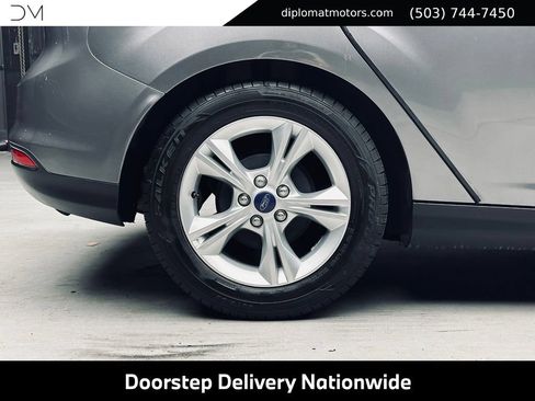 Used 2014 Ford Focus SE w/ SE Winter Package FWD image 40