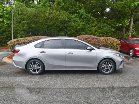 Used 2023 Kia Forte LXS FWD image 5