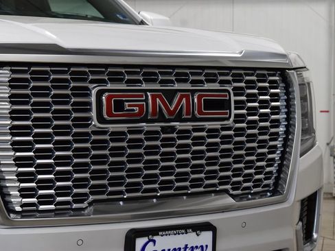 Used 2024 GMC Yukon XL Denali AWD/4WD image 11