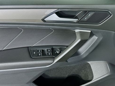 Used 2023 Volkswagen Tiguan SE image 15