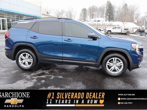 Used 2022 GMC Terrain SLE w/ Driver Convenience Package image 1