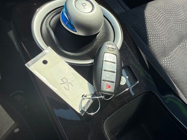 Used 2014 Nissan Leaf SV w/ Premium Package FWD image 32