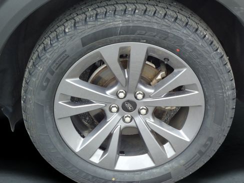 Used 2022 Ford Explorer XLT w/ Equipment Group 202A AWD/4WD image 9