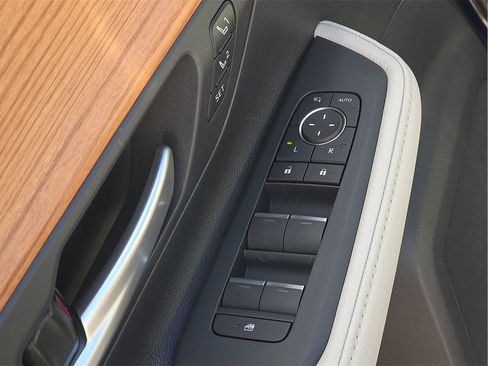 New 2026 Toyota Grand Highlander Limited image 18