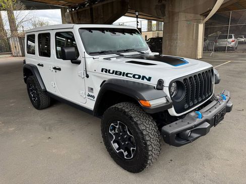 Used 2022 Jeep Wrangler Unlimited Rubicon 4xe w/ Cold Weather Group AWD/4WD image 3