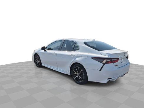 Used 2022 Toyota Camry SE FWD image 6