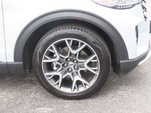 Certified 2025 Ford Explorer Platinum w/ Ultimate Package RWD image 9