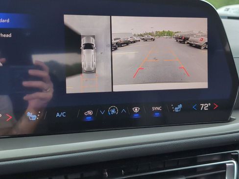 New 2026 Chevrolet Traverse LT w/ Sun and Wheel Package FWD image 17