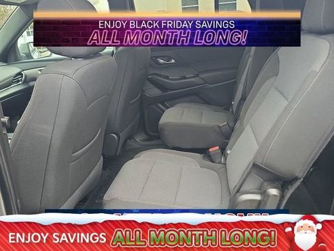 Used 2023 Chevrolet Traverse LT image 12
