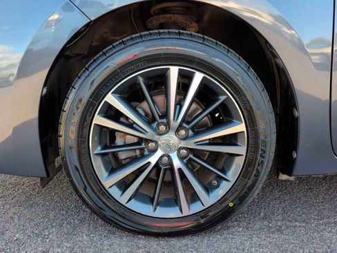 Used 2017 Toyota Corolla LE image 18