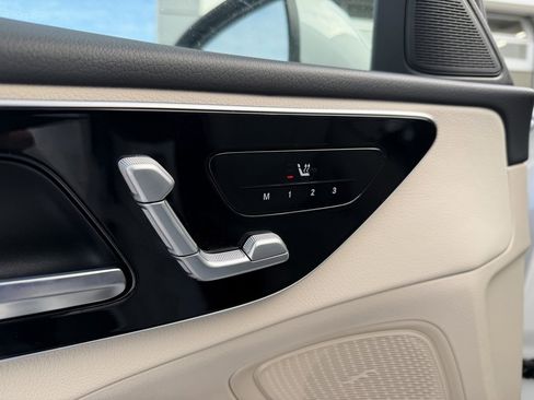 Used 2025 Mercedes-Benz C 300 4MATIC Sedan image 23