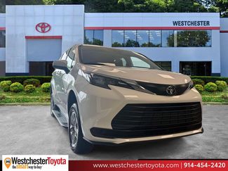 Used 2026 Toyota Sienna LE FWD video 1
