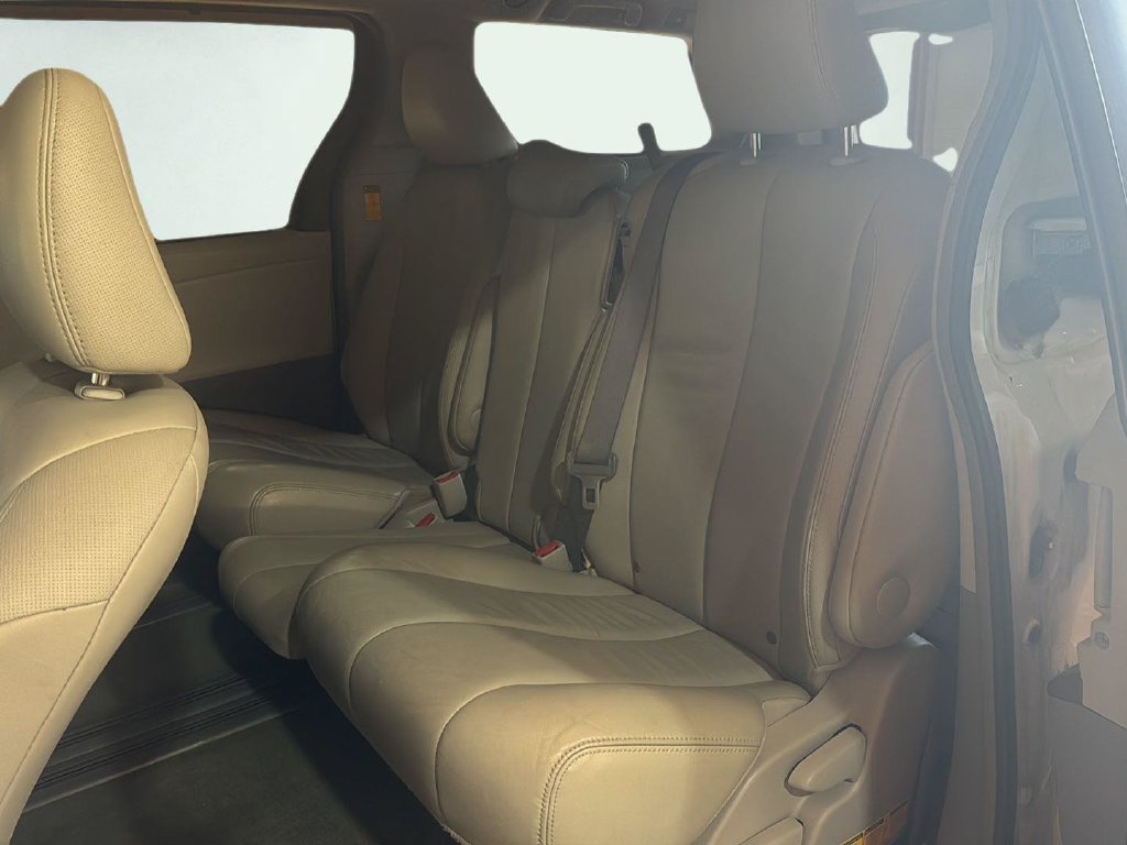 Used 2014 Toyota Sienna XLE w/ Entertainment Package FWD image 3